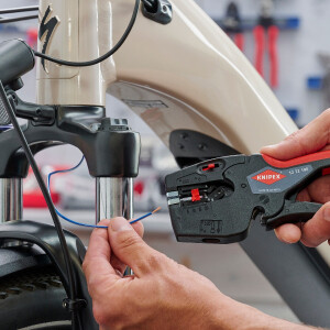 KNIPEX 12 72 190 NexStrip® Elektriker-Multiwerkzeug mit rutschhemmenden Kunststoff-Hüllen 190 mm