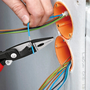 KNIPEX 13 92 200 Elektro-Installationszange mit Comfort-Griffen schwarz atramentiert 200 mm