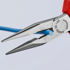 KNIPEX 25 02 140 Flachrundzange mit Schneide (Radiozange) mit Comfort-Griffen schwarz atramentiert 140 mm