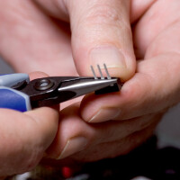 KNIPEX 34 22 130 Präzisions-Elektronik-Greifzange mit Mehrkomponenten-Hüllen brüniert 130 mm