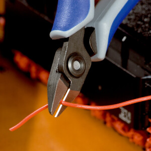 KNIPEX 79 32 125 Präzisions-Elektronik-Seitenschneider mit Mehrkomponenten-Hüllen brüniert 125 mm