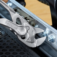 KNIPEX 86 04 100 BK Zangenschlüssel XS Zange und Schraubenschlüssel in einem Werkzeug aufgeprägte, raue Oberfläche verchromt 100 mm