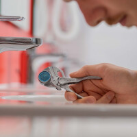 KNIPEX 86 04 100 Zangenschlüssel XS Zange und Schraubenschlüssel in einem Werkzeug aufgeprägte, raue Oberfläche verchromt 100 mm