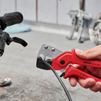 KNIPEX 90 10 185 Rohrschneider für Mehrschicht- und Pneumatikschläuche aus zähem, glasfaserverstärktem Kunststoff 185 mm